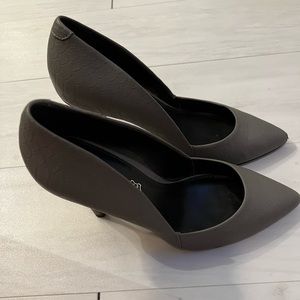 Aldo Women’s High Heels in Gray (Snake Skin Like Appearance) Size 7.5